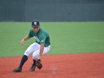 内野手の送球速度測定。